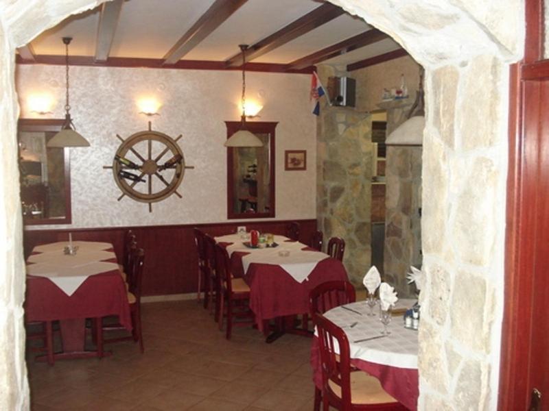 Pansion Marco Polo Hotel Petrcane Room photo