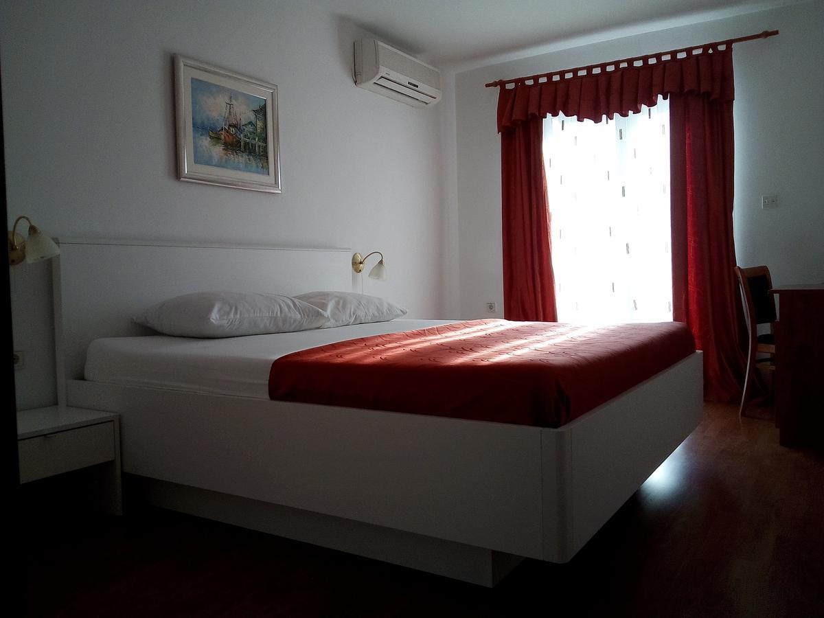 Pansion Marco Polo Hotel Petrcane Exterior photo